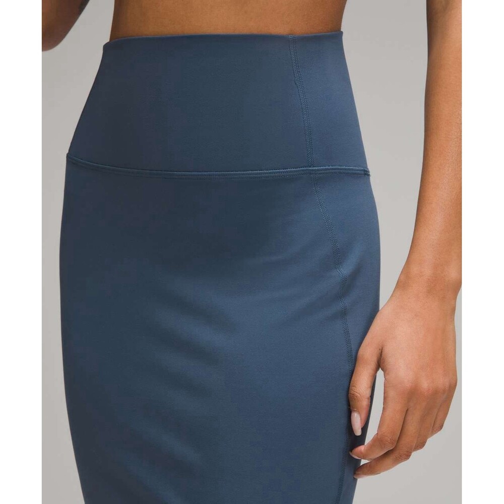 Lululemon Women's Nulu Slim Fit High Rise Skirt Iron Blue
Size 8